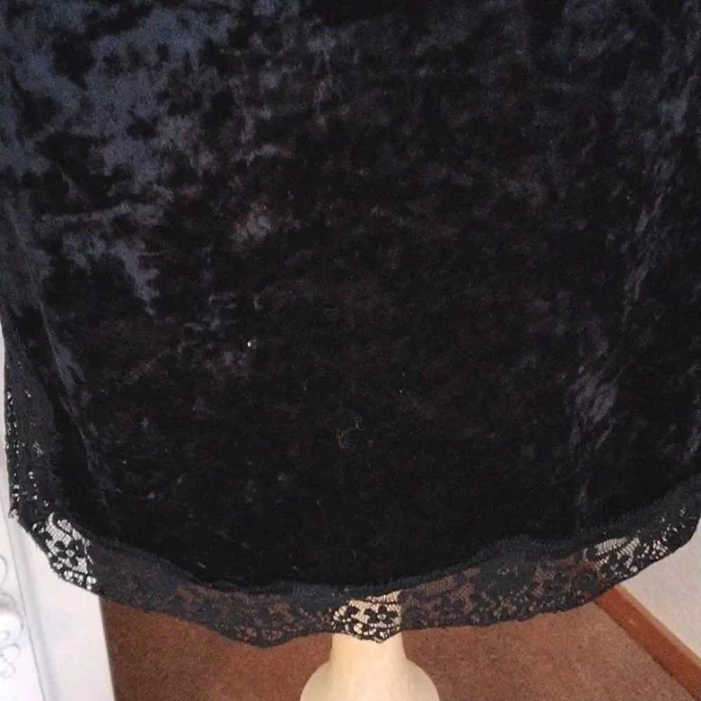 Divided Crushed Velvet Dress - Picture 3 of 10